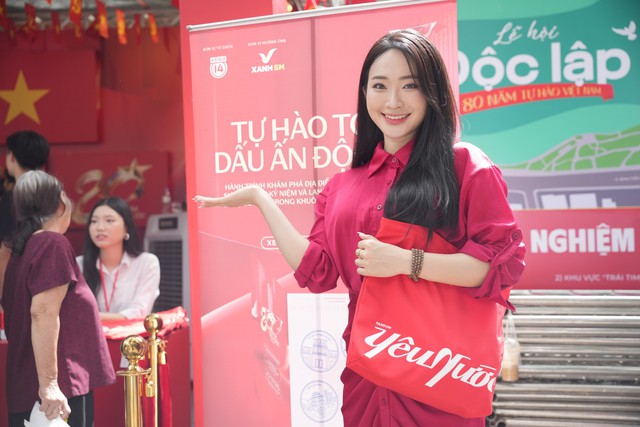 Hình ảnh vui nhất lúc này ở phố đi bộ Hồ Gươm- Ảnh 6.