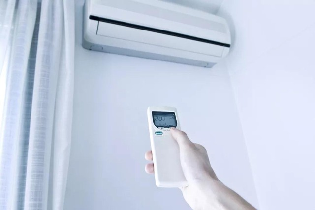 Ngoài trời nóng 40 độ, trong nhà bật điều hòa vù vù vẫn  không ngốn điện nhờ biết 5 mẹo hay- Ảnh 1.