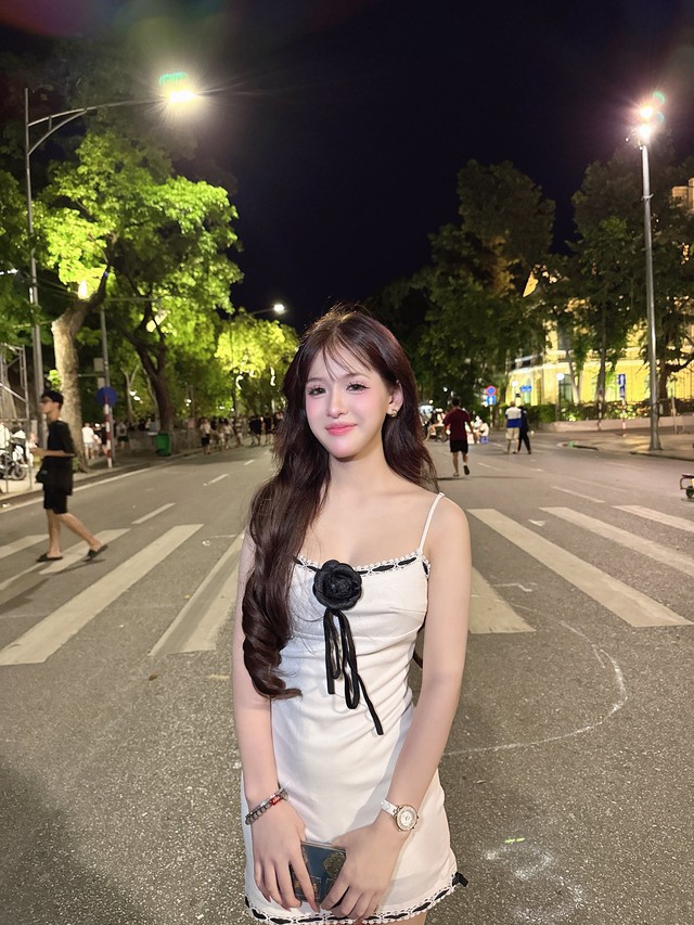 Nhan sắc "0 đồng" gây tranh cãi của hot girl phố đi bộ 2008- Ảnh 2.
