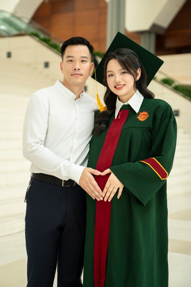 Hoa khôi bóng chuyền Thu Hoài bụng bầu lên nhận bằng tốt nghiệp đại học xuất sắc, nhan sắc mới đỉnh- Ảnh 5.