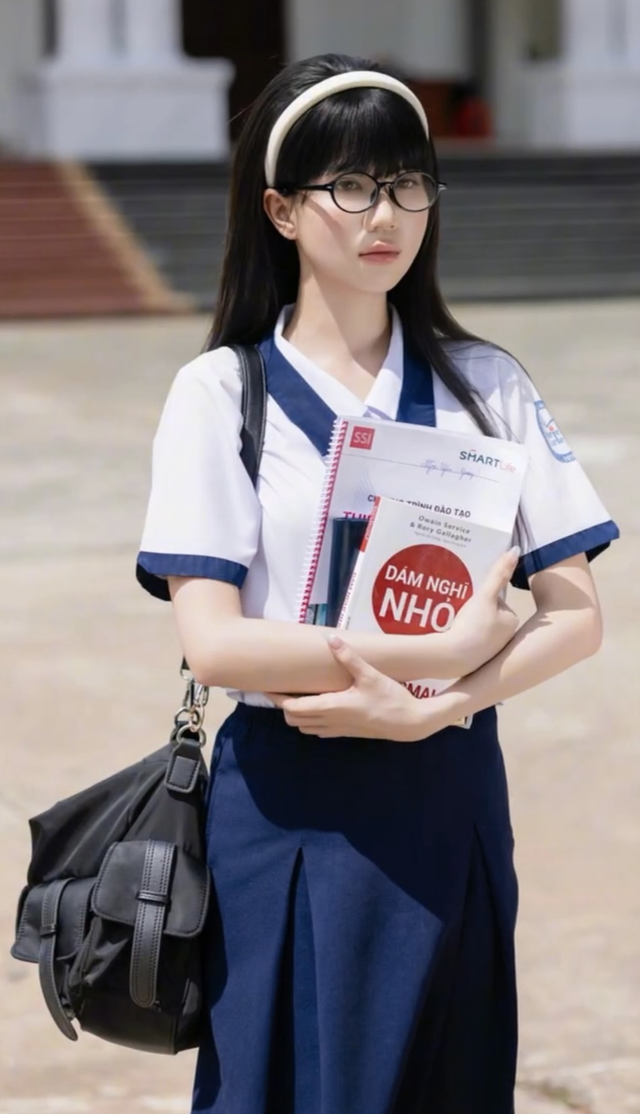 Ngọc Trinh khiến người xem "choáng" với bộ ảnh mới, fan "dụi mắt" không nhận ra- Ảnh 1.