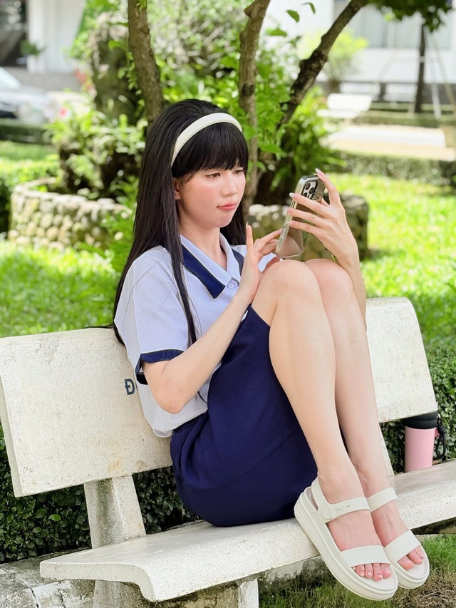 Ngọc Trinh khiến người xem "choáng" với bộ ảnh mới, fan "dụi mắt" không nhận ra- Ảnh 2.