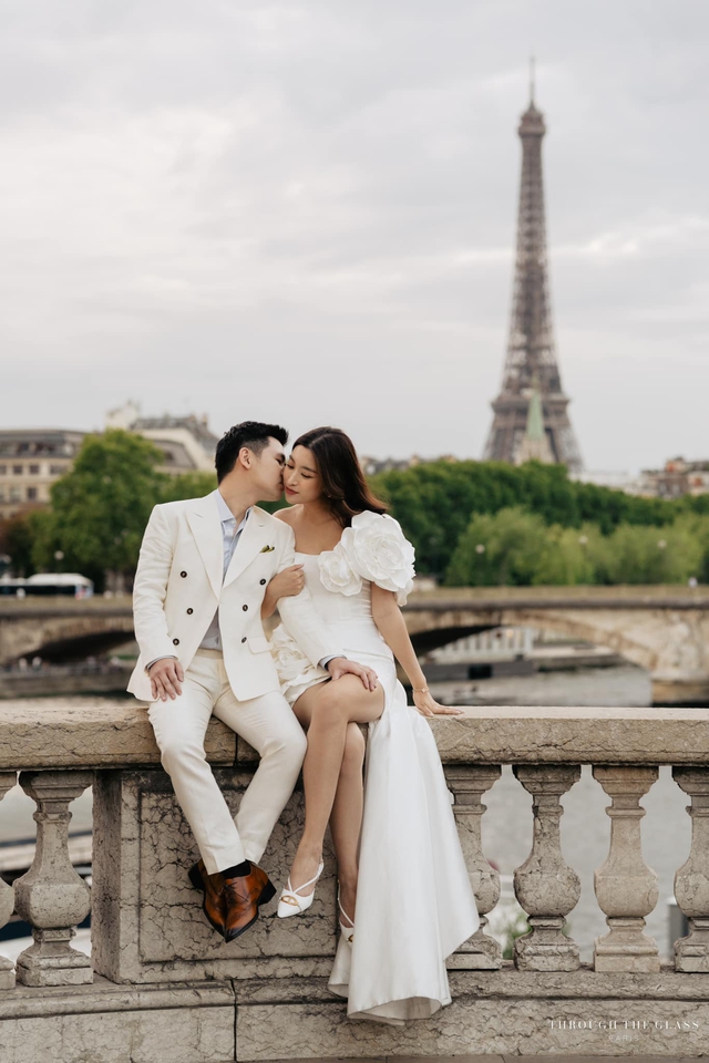 Chủ tịch Hà Nội FC tung ảnh tình tứ bên Hoa hậu Đỗ Mỹ Linh giữa đêm, visual "nàng dâu hào môn" gây sốt!- Ảnh 4.