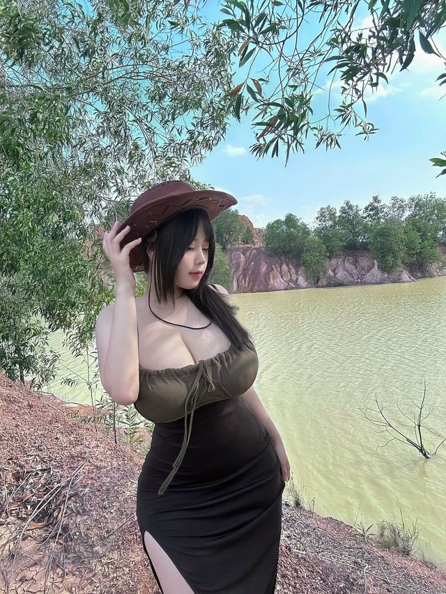 Chán soạn giáo án chơi game, hot girl hóa nữ cao bồi nóng bỏng, gợi cảm - Ảnh 6.
