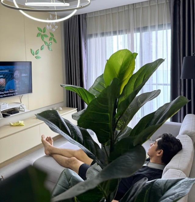 Sự thật hình ảnh diễn viên Huỳnh Anh Tuấn trở lại với công việc sau đột quỵ- Ảnh 3.
