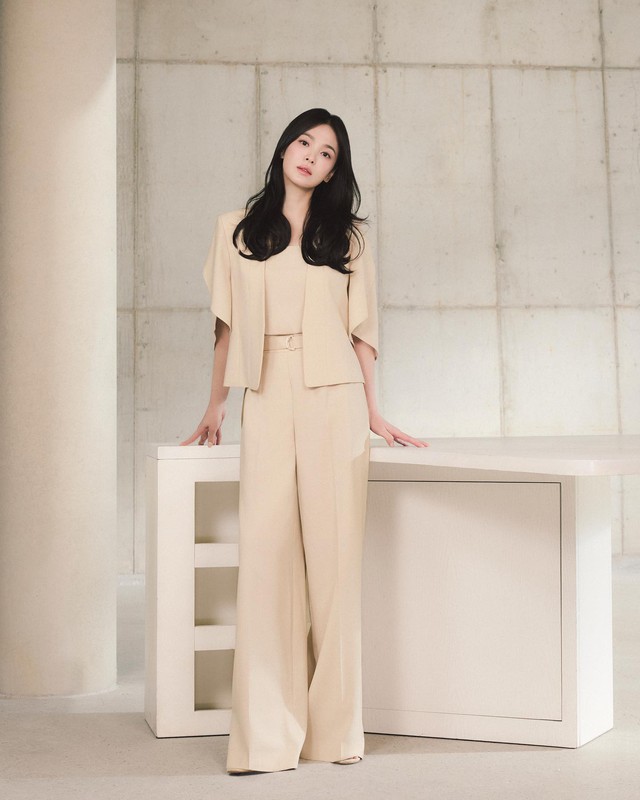 Cao 1m61 như Song Hye Kyo tưởng không "cân" được quần ống rộng, nhưng hóa ra cô mặc rất đẹp- Ảnh 6.