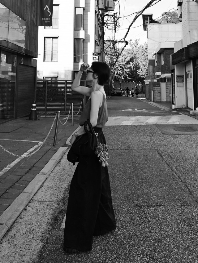 Cao 1m61 như Song Hye Kyo tưởng không "cân" được quần ống rộng, nhưng hóa ra cô mặc rất đẹp- Ảnh 2.