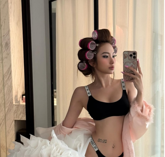 Bạn thân Xuân Ca khoe loạt ảnh nóng bỏng đón tuổi mới, fan "tan chảy"- Ảnh 5. Bạn thân Xuân Ca khoe loạt ảnh nóng bỏng đón tuổi mới, fan "tan chảy"- Ảnh 5.