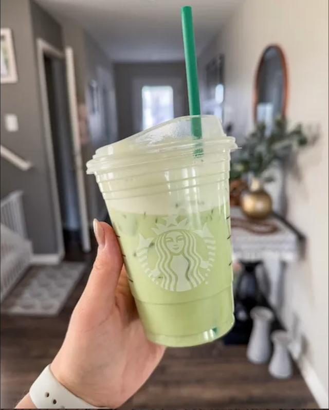 HIEUTHUHAI bỗng tạo trend matcha rần rần MXH: Dân tình thi nhau thử nhưng sao lại "uống không nổi" thế này?- Ảnh 3. HIEUTHUHAI bỗng tạo trend matcha rần rần MXH: Dân tình thi nhau thử nhưng sao lại "uống không nổi" thế này?- Ảnh 3.