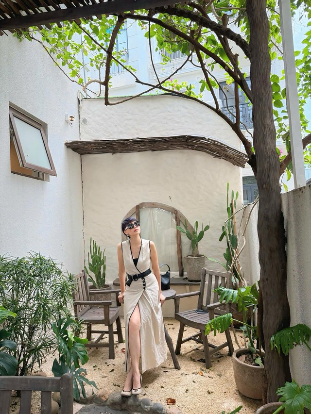 Mẹ vợ hot nhất làng bóng đá khoe chân dài cực phẩm, nhìn sang Doãn Hải My: Sao y bản chính!- Ảnh 1. Mẹ vợ hot nhất làng bóng đá khoe chân dài cực phẩm, nhìn sang Doãn Hải My: Sao y bản chính!- Ảnh 1.