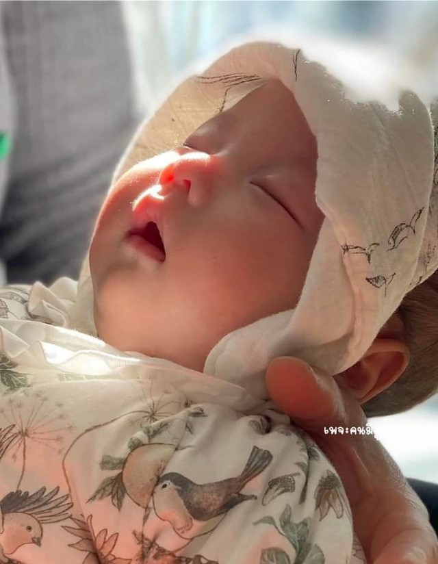 Sau sinh, ai là người bế bé đầu tiên? Mẹ đừng chọn qua loa vì lý do không ngờ sau đây- Ảnh 2.