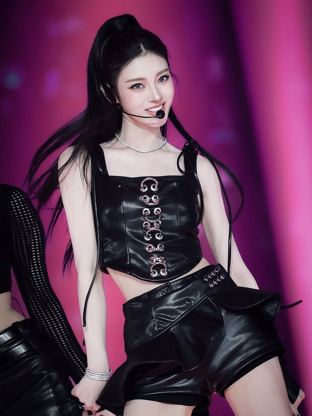 Vóc dáng hoàn hảo của tân binh đẹp nhất Kpop hóa ra chỉ là "đồ fake"?- Ảnh 4.