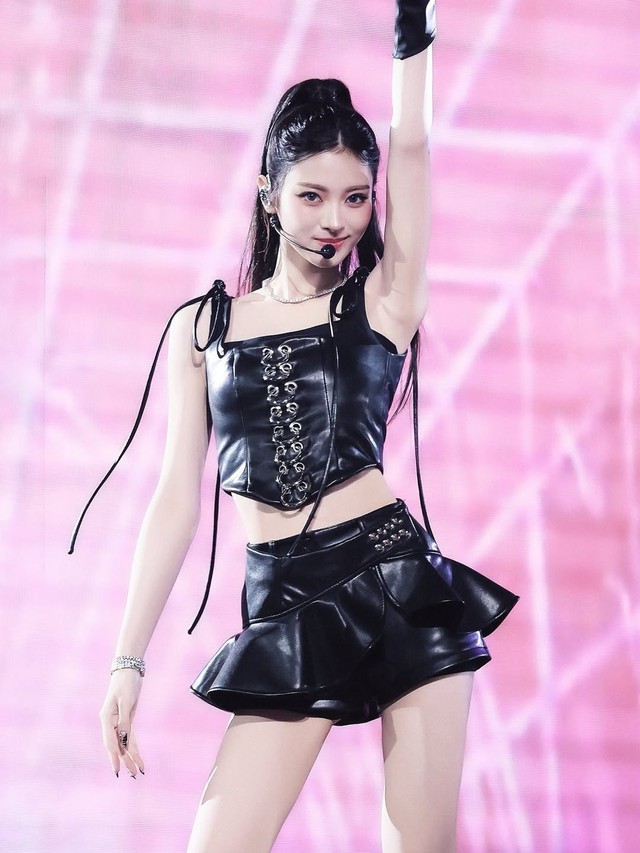 Vóc dáng hoàn hảo của tân binh đẹp nhất Kpop hóa ra chỉ là "đồ fake"?- Ảnh 3.