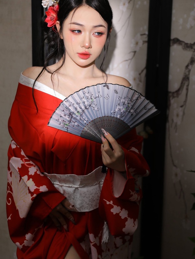 Màn thử vai gái Nhật của Trần Hà Linh, fan nam vội gọi "vịu ơ"- Ảnh 1.