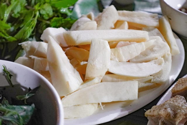 Jun Phạm về Bản Liền cùng bà con trồng loại cây đặc sản, chị Thông tiết lộ thời điểm có thể "order" ăn thử- Ảnh 4.