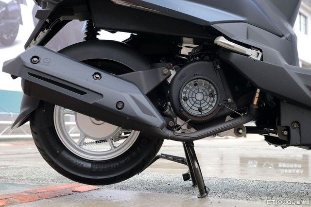 Xe tay ga 125cc hybrid "xăng điện" đầu tiên ra mắt: "Ăn xăng" chỉ 1,5 lít/100km, giá từ 46 triệu đồng- Ảnh 4. Xe tay ga 125cc hybrid "xăng điện" đầu tiên ra mắt: "Ăn xăng" chỉ 1,5 lít/100km, giá từ 46 triệu đồng- Ảnh 4.