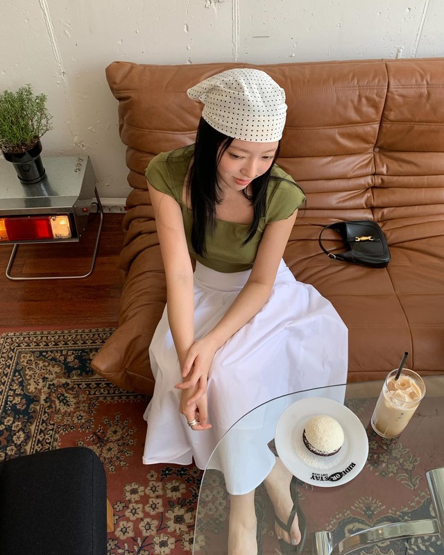 Chân váy chữ A đang gây sốt diện rộng vì mặc lên siêu tôn dáng, dịu dàng như nàng thơ- Ảnh 10.