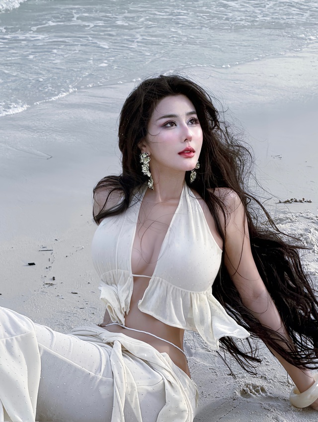 "Cực phẩm" khoe dáng nuột, triệu fan ví von "tiên cá lên bờ"- Ảnh 11. "Cực phẩm" khoe dáng nuột, triệu fan ví von "tiên cá lên bờ"- Ảnh 11.