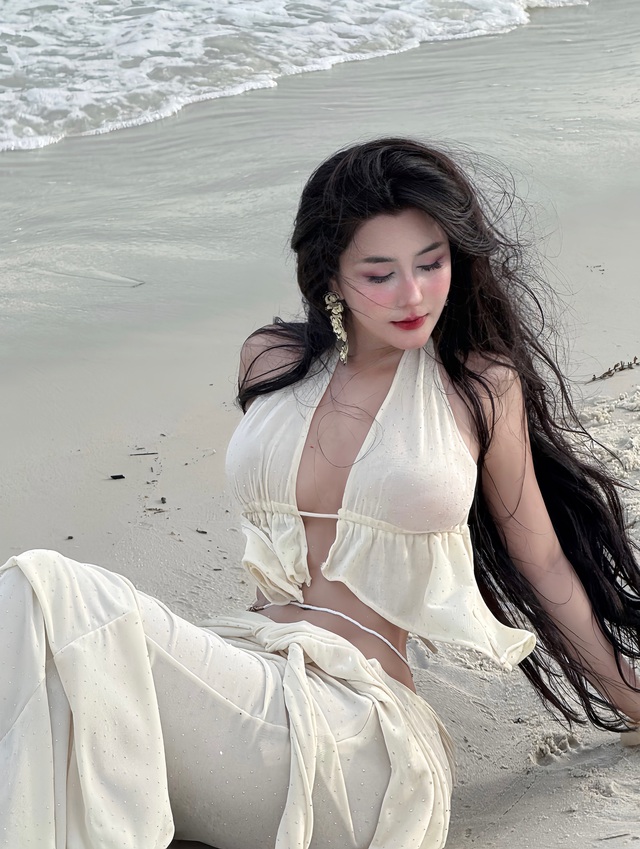 "Cực phẩm" khoe dáng nuột, triệu fan ví von "tiên cá lên bờ"- Ảnh 8. "Cực phẩm" khoe dáng nuột, triệu fan ví von "tiên cá lên bờ"- Ảnh 8.