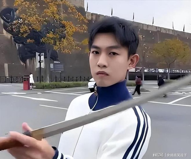 Dàn sao nam khốn khổ vì bị "gạ tình hiến thân": Hết bị ôm ấp, rủ tắm, có người uất ức về quê bán quýt- Ảnh 7. Dàn sao nam khốn khổ vì bị "gạ tình hiến thân": Hết bị ôm ấp, rủ tắm, có người uất ức về quê bán quýt- Ảnh 7.