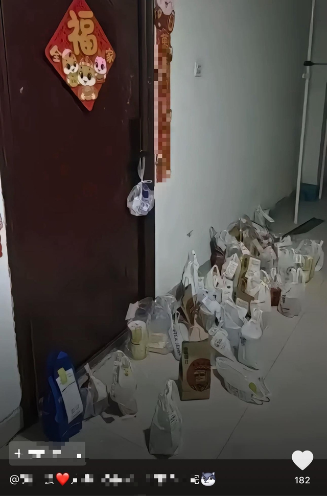 Tưởng mình là người đặc biệt, đặt "ly trà sữa mùa thu" tận 2 lần cho crush, chàng trai "đứng hình" khi shipper tiết lộ- Ảnh 2.