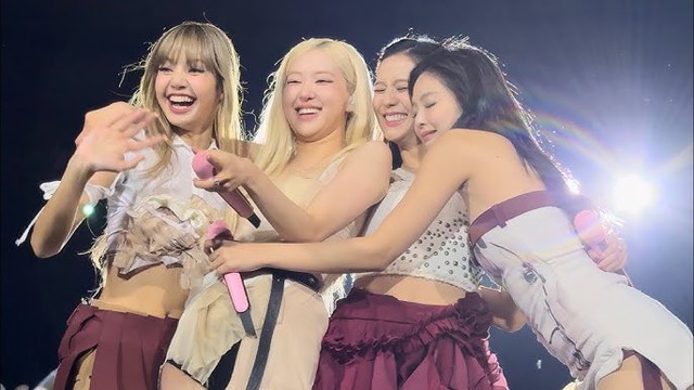 BLACKPINK trở thành nạn nhân của hàng giả, sản phẩm 18+ tràn lan khiến fan "sôi máu"- Ảnh 1.