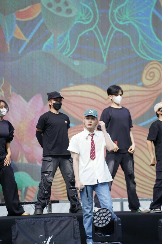 Jack tái xuất sau ồn ào họp báo: Giọng live bị chê thảm, ngoại hình copy G-Dragon?- Ảnh 8.