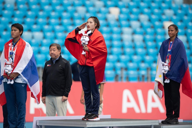 Nữ VĐV giành HCV SEA Games vinh dự rước đuốc tại Đại lễ 2/9: Là mẹ bỉm sữa visual vẫn sáng bừng- Ảnh 5. Nữ VĐV giành HCV SEA Games vinh dự rước đuốc tại Đại lễ 2/9: Là mẹ bỉm sữa visual vẫn sáng bừng- Ảnh 5.