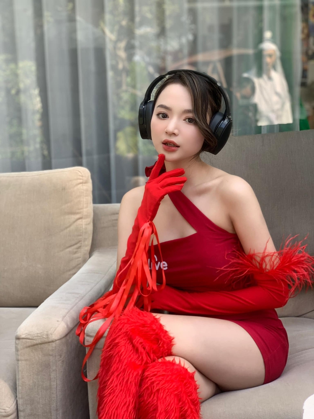 "Cực phẩm" tái xuất, streamer Chi Củ Cải gây chấn động nhan sắc với góc nghiêng "thần thánh" tựa tiên tỉ!- Ảnh 2. "Cực phẩm" tái xuất, streamer Chi Củ Cải gây chấn động nhan sắc với góc nghiêng "thần thánh" tựa tiên tỉ!- Ảnh 2.