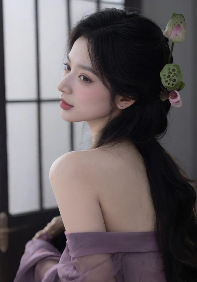 "Cực phẩm" tái xuất, streamer Chi Củ Cải gây chấn động nhan sắc với góc nghiêng "thần thánh" tựa tiên tỉ!- Ảnh 4. "Cực phẩm" tái xuất, streamer Chi Củ Cải gây chấn động nhan sắc với góc nghiêng "thần thánh" tựa tiên tỉ!- Ảnh 4.