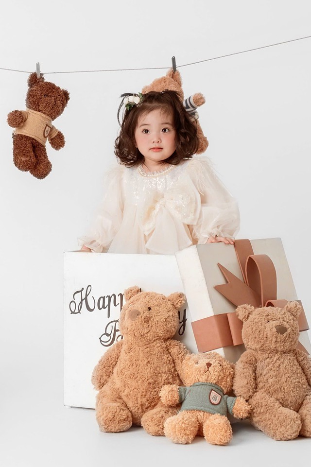 Con gái út của Khánh Thi xinh như búp bê sống, ảnh sinh nhật 2 tuổi gây sốt MXH vì quá đáng yêu!- Ảnh 1.