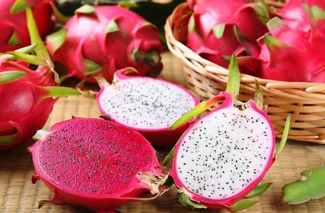 Mua thanh long thấy quả dài - quả ngắn, ruột trắng - ruột đỏ? Chủ vườn chỉ cách chọn "ngon quên lối về"!- Ảnh 2.