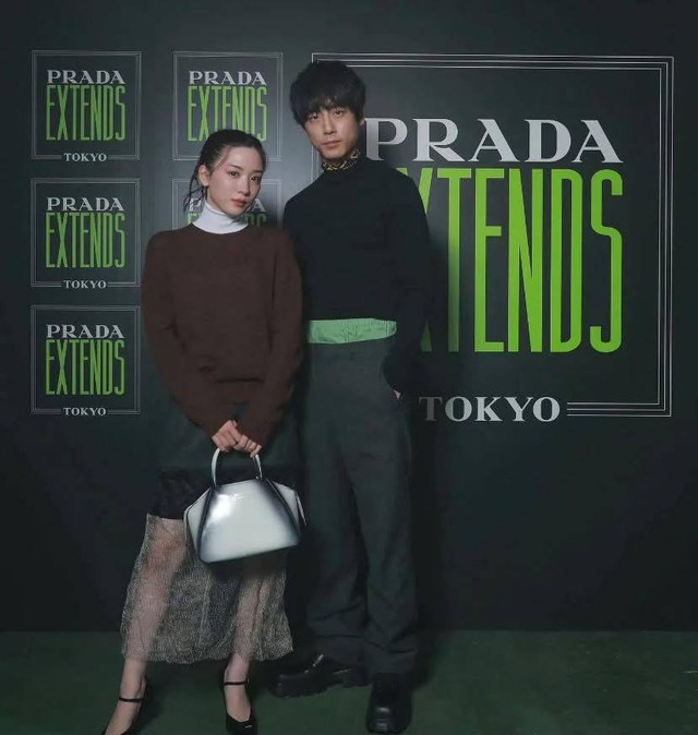 2 đại sứ ngoại tình với nhau, Prada chắc “sống khỏe” nhờ phí bồi thường hợp đồng- Ảnh 3. 2 đại sứ ngoại tình với nhau, Prada chắc “sống khỏe” nhờ phí bồi thường hợp đồng- Ảnh 3.