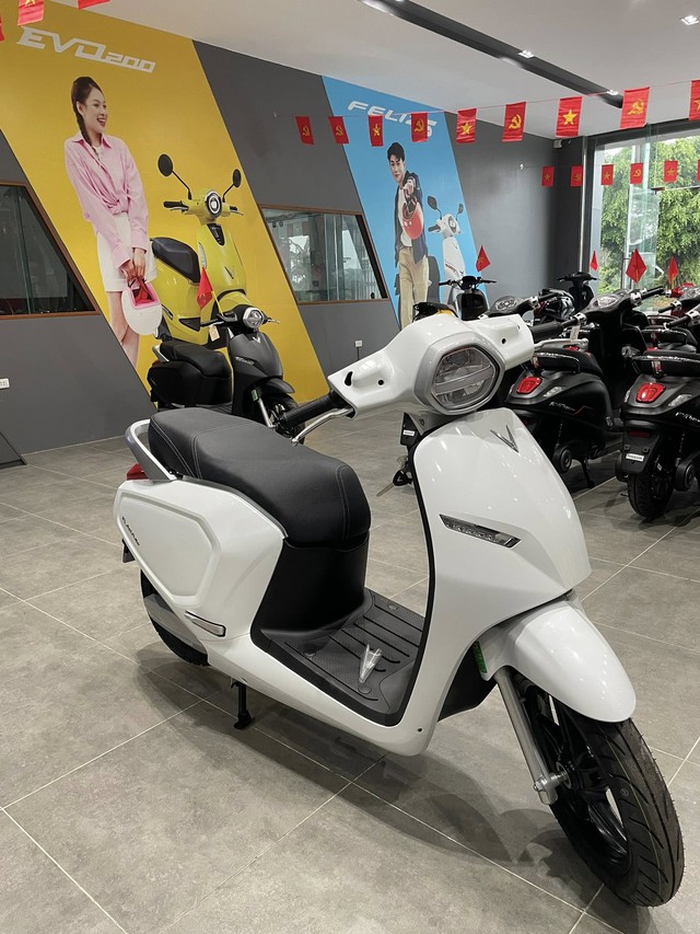 Xe máy điện gây sốt khi giảm giá còn 25 triệu: Ngoại hình đẹp, pin chạy 112km thách thức xe xăng- Ảnh 4.