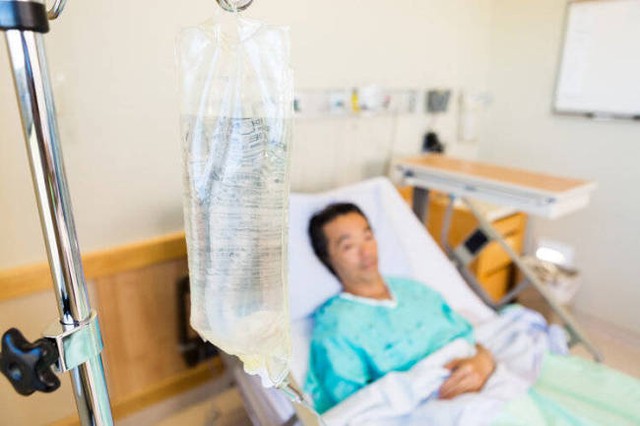 Người đàn ông bị ung thư tuyến tụy sau những lần "tự thưởng: Thấy 4 triệu chứng bất thường này sau ăn cần  khám- Ảnh 1.