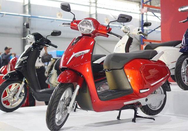 Xe máy điện gây sốt khi giảm giá còn 25 triệu: Ngoại hình đẹp, pin chạy 112km thách thức xe xăng- Ảnh 1.