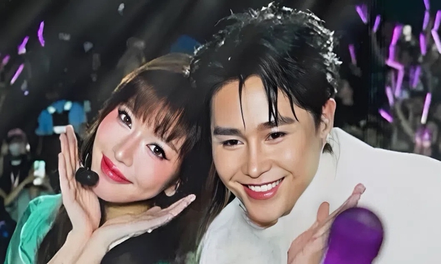 Em Xinh “Say Hi” Concert – Đêm 1: Bích Phương – Tăng Duy Tân được fan tung hô “cặp đôi OTP” ngay trên sân khấu- Ảnh 1. Em Xinh “Say Hi” Concert – Đêm 1: Bích Phương – Tăng Duy Tân được fan tung hô “cặp đôi OTP” ngay trên sân khấu- Ảnh 1.