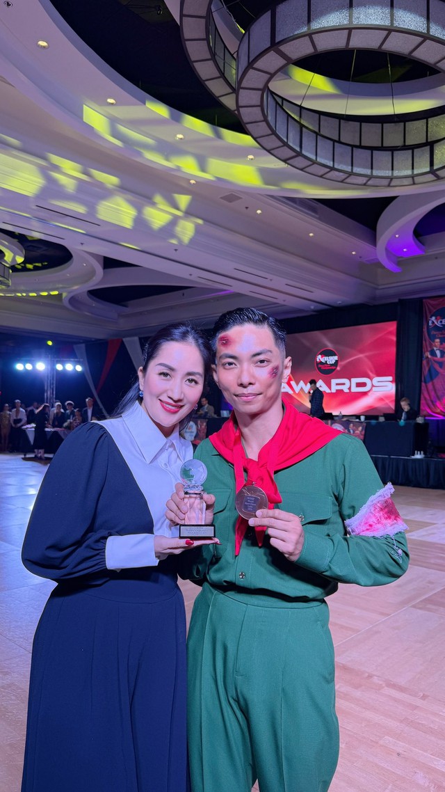 Khánh Thi bật khóc khi Phan Hiển giành huy chương thế giới đầy vẻ vang, tạo hình chiến sĩ yêu nước gây sốt MXH!- Ảnh 3. Khánh Thi bật khóc khi Phan Hiển giành huy chương thế giới đầy vẻ vang, tạo hình chiến sĩ yêu nước gây sốt MXH!- Ảnh 3.