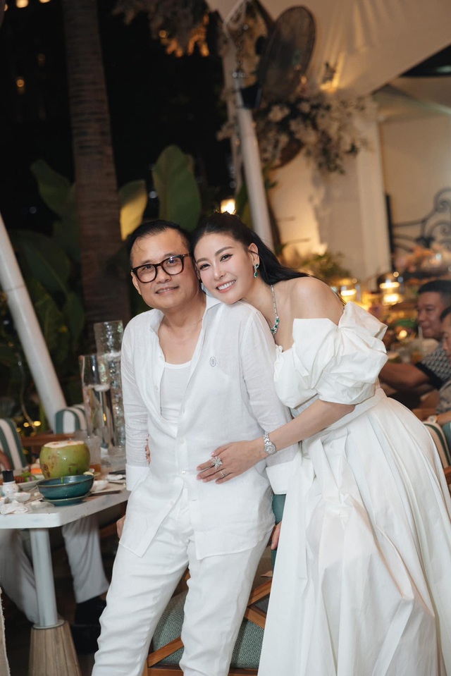 Hoa hậu Việt lấy đại gia hơn 12 tuổi: Ở biệt thự 400 tỷ, từng tự ti vì chồng nói “to như voi”- Ảnh 3.