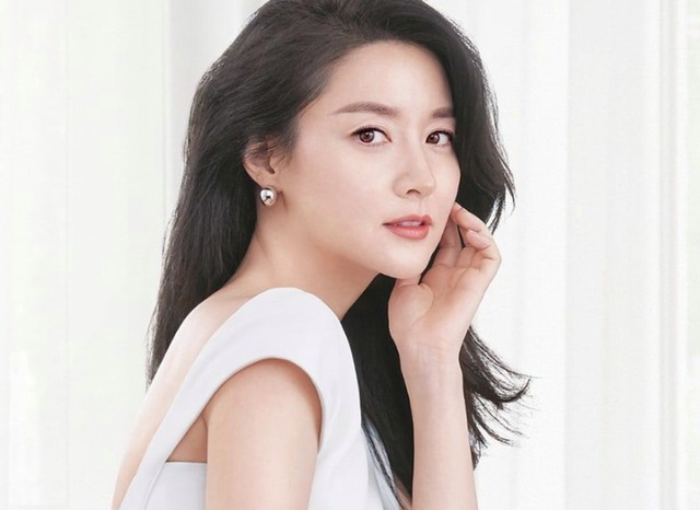 Lee Young Ae hé lộ ảnh hiếm quá khứ, "quốc bảo nhan sắc" xứ Hàn đây sao?- Ảnh 3.