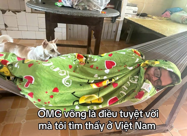 Khách Tây chạy hệ điều hành nội địa khiến hội hay nhờn tái mặt: "Chắc học đến tiếng Việt cao cấp rồi"- Ảnh 1. Khách Tây chạy hệ điều hành nội địa khiến hội hay nhờn tái mặt: "Chắc học đến tiếng Việt cao cấp rồi"- Ảnh 1.