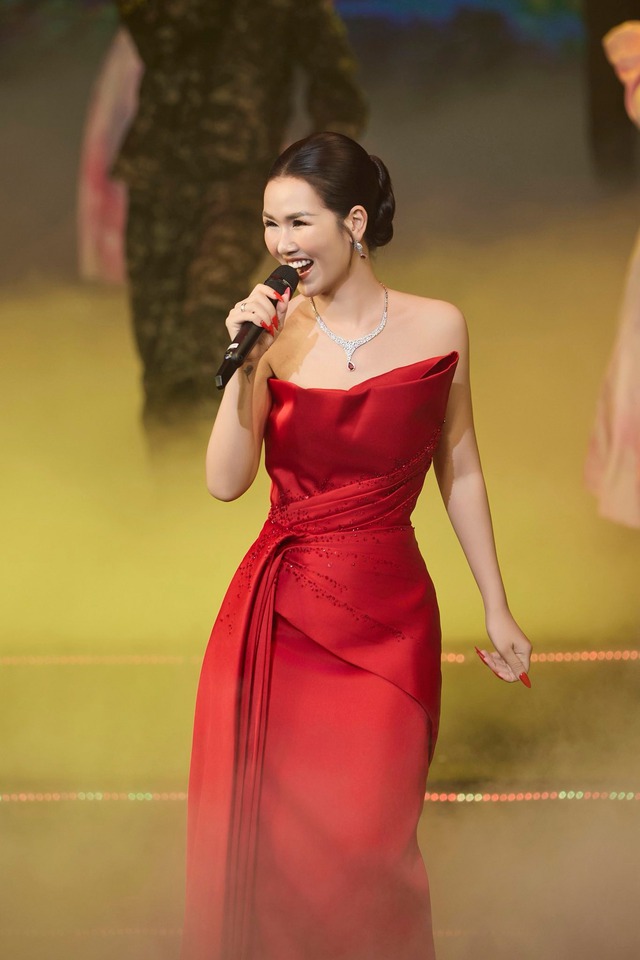 Nữ ca sĩ "đắt show" bậc nhất hiện nay có công thức thành công không tưởng, 2 lần áp dụng là 2 lần chấn động- Ảnh 8.