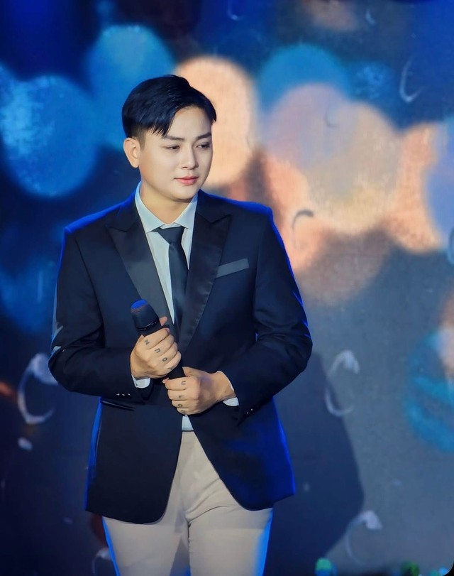 Ngôi sao miền Tây được khen hát hay hơn cả Sơn Tùng: Từng đắt show xuyên tỉnh, nay hết thời không có gì ngoài scandal- Ảnh 4.