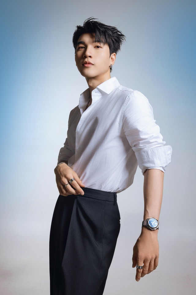 HIEUTHUHAI "nổ job" với BVLGARI: Mặc sơ mi trắng, đeo trang sức hơn 700 triệu lên người- Ảnh 7.