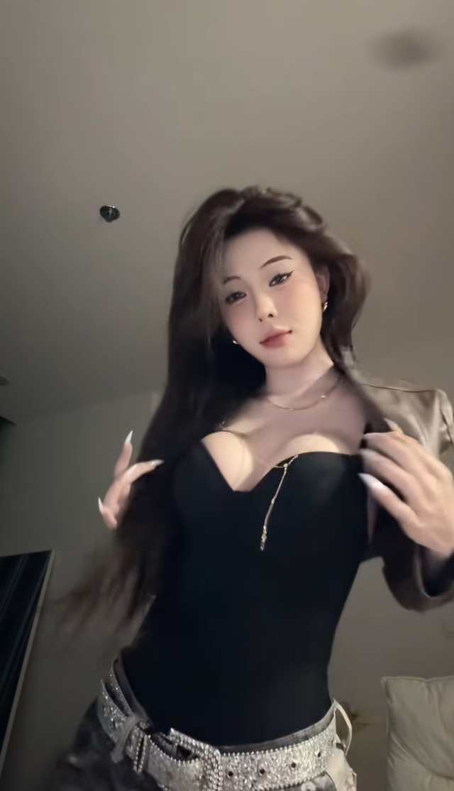 Hà Môi tái hiện trend hot "lúc đóng lúc mở", cập nhật giao diện thiên thần, "ủ mưu" kiếm triệu view?- Ảnh 2. Hà Môi tái hiện trend hot "lúc đóng lúc mở", cập nhật giao diện thiên thần, "ủ mưu" kiếm triệu view?- Ảnh 2.