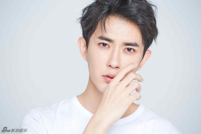 Lan truyền clip sốc nghi "mỹ nam Trung Quốc" gào thét thảm thiết giữa đêm trước khi rơi lầu tử vong bất thường- Ảnh 2.