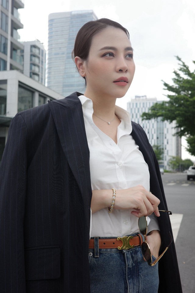 Vợ Cường Đô La mua dây chuyền 300 triệu để "đu idol" GD- Ảnh 1. Vợ Cường Đô La mua dây chuyền 300 triệu để "đu idol" GD- Ảnh 1.