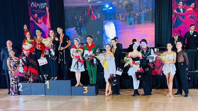 Khánh Thi rơi nước mắt ở sân bay khi về nước với huy chương lịch sử của Phan Hiển - Thu Hương- Ảnh 5.