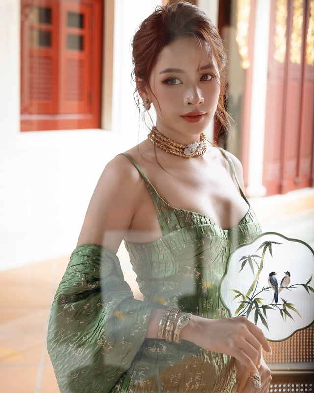 Sao nữ Vbiz khiến báo Trung mê mệt: Hết khen "mỹ nhân số 1 Việt Nam", còn so đẹp hơn nữ thần Triệu Lệ Dĩnh- Ảnh 1.