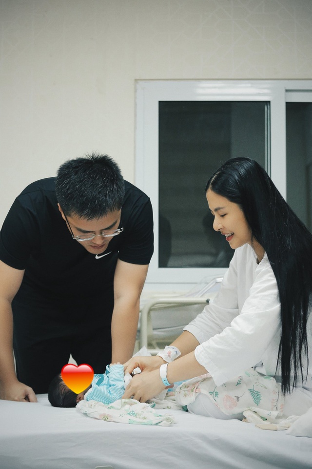 Hoa hậu Việt Nam vừa sinh con trai đầu lòng, không thể ngờ ngày em bé chào đời lại "định mệnh" thế này!- Ảnh 7.